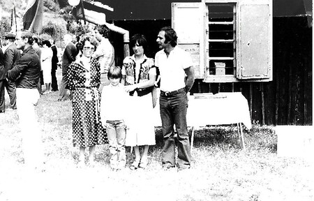 Družina pokojnega Darka Jankoviča, po njem je bilo  vpeljano memorandumsko tekmovanje z zračno puško - kopija